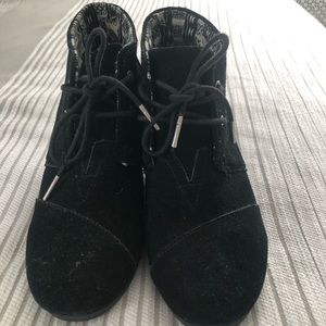 TOMS wedges